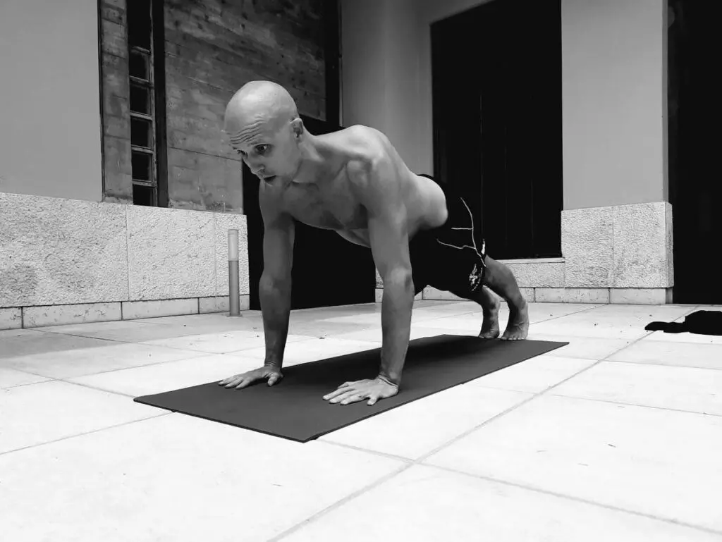 The 40-Pushup Challenge: Master Them and Add Years to Your Life - Men's  Journal